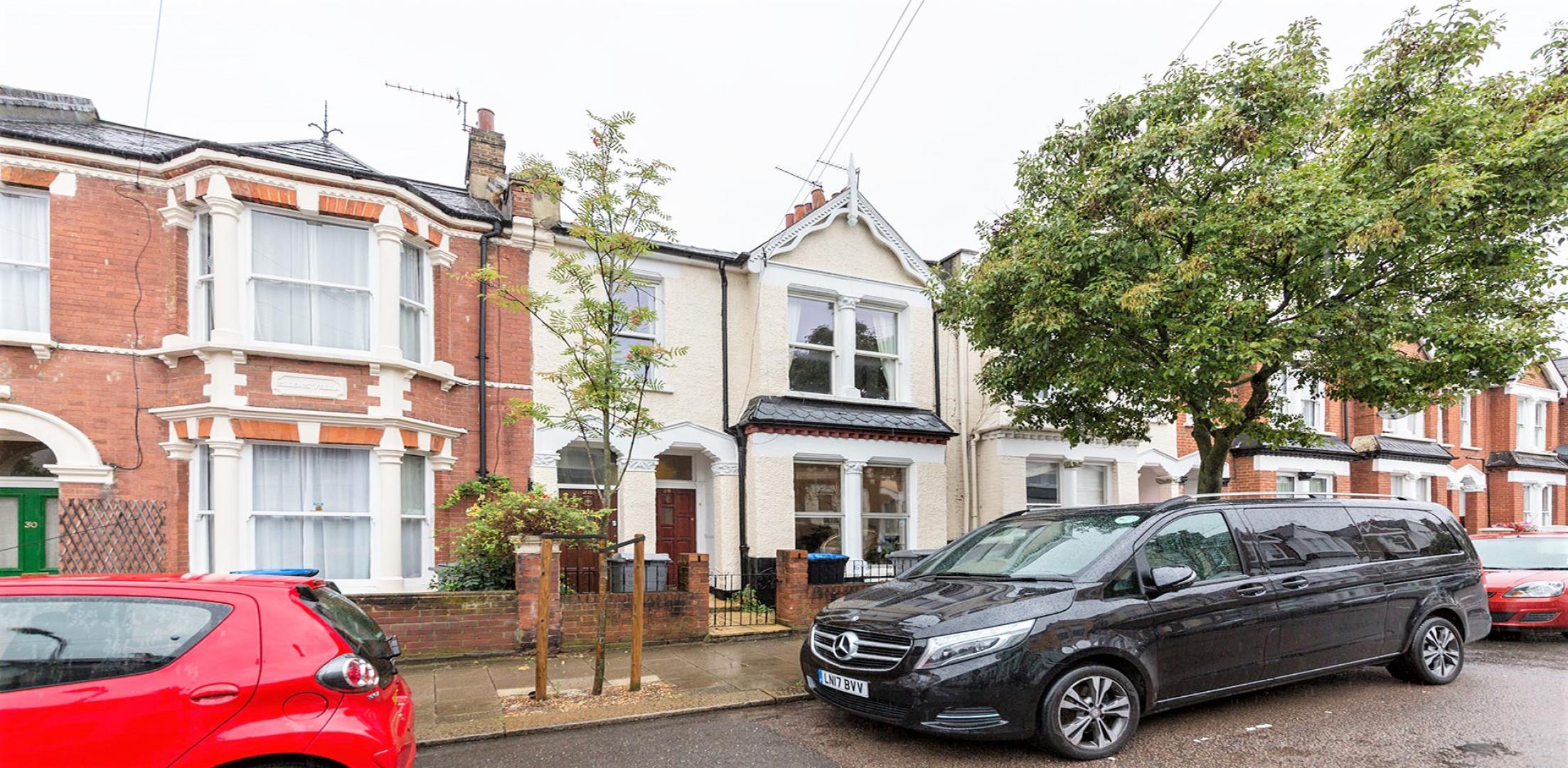 			PRIVATE GARDEN, 1 Bedroom, 1 bath, 1 reception Flat			 Kenilworth Road, KILBURN